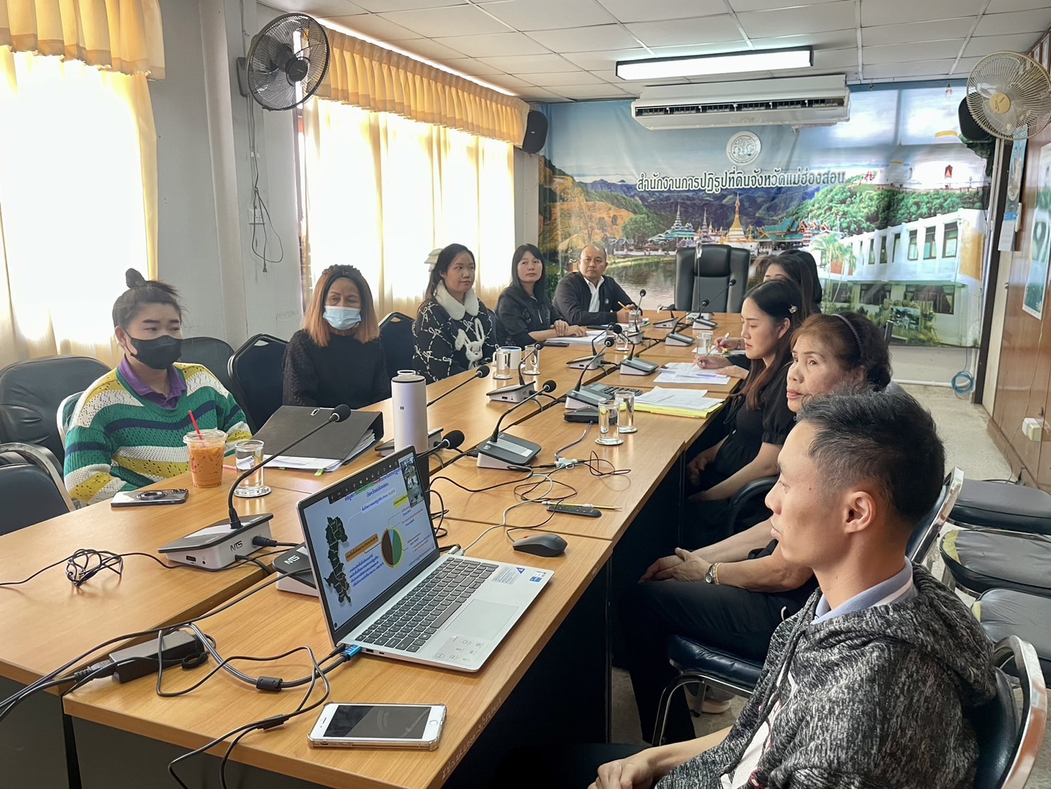 title - หัวหน้าผู้ตรวจราชการ ส.ป.ก. (เขต 3,15 และ 16) ประชุมตรวจติดตามความก้าวหน้าการดำเนินงานตามแผนงานตรวจราชการ ประจําปีงบประมาณ 2569 รอบที่ 1 จังหวัดแม่ฮ่องสอน ผ่านระบบการประชุมทางไกลออนไลน์ (Zoom Meeting)